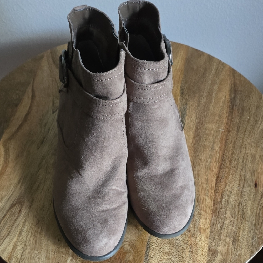 Unisa Brown Ankle Booties Size 9